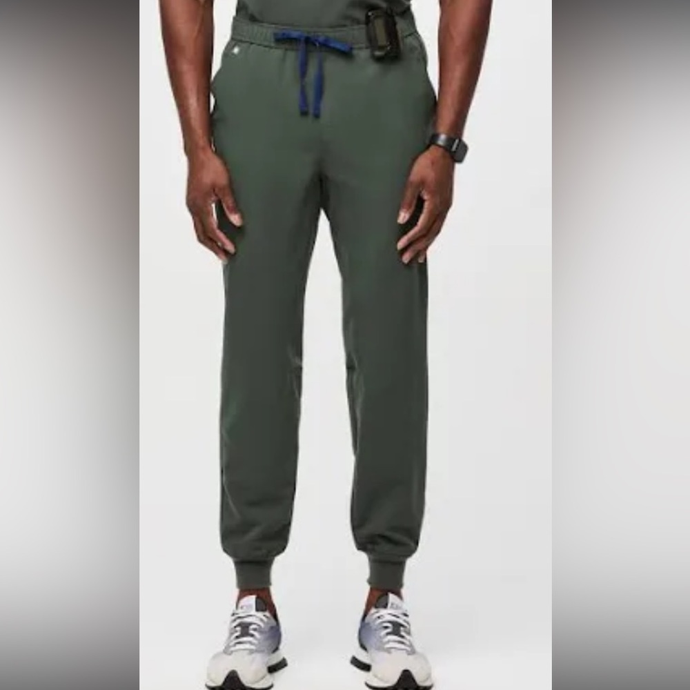 Men’s tansen jogger Figs size Small regular color Moss